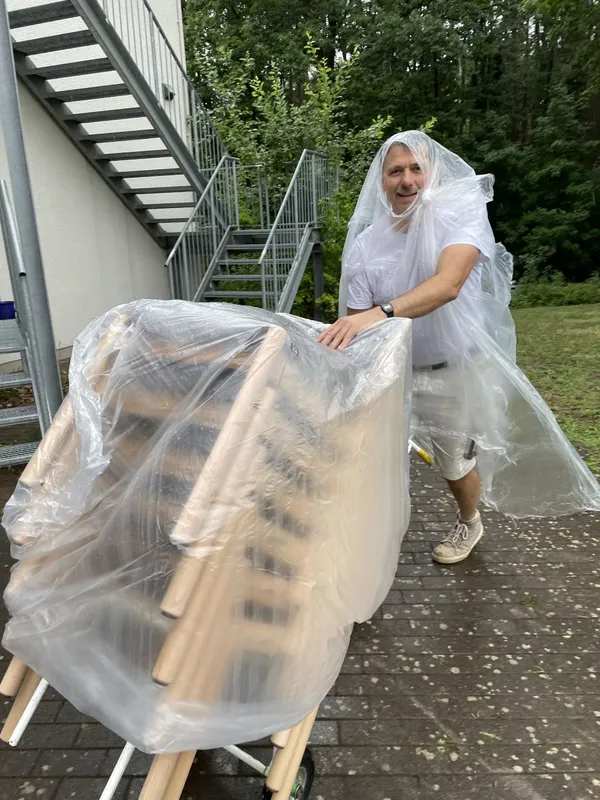 202207 Lieferung neue Stühle GZ (3)